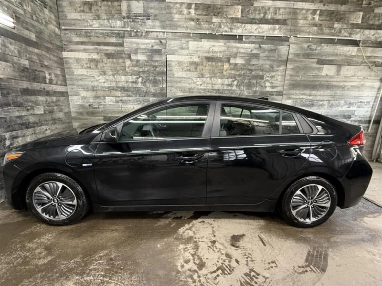 2020 Hyundai Ioniq hybride rechargeable PrivilÉgiÉ HYBRID PLUG-IN NAV ** APPROUVÉ À 99.9% Image principale