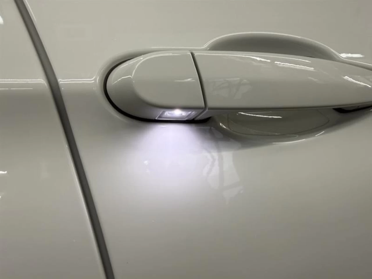 2018 BMW 3 Series 330i xDrive MSPORT CUIR TOIT NAV ** APPROUVÉ À 99. Image principale