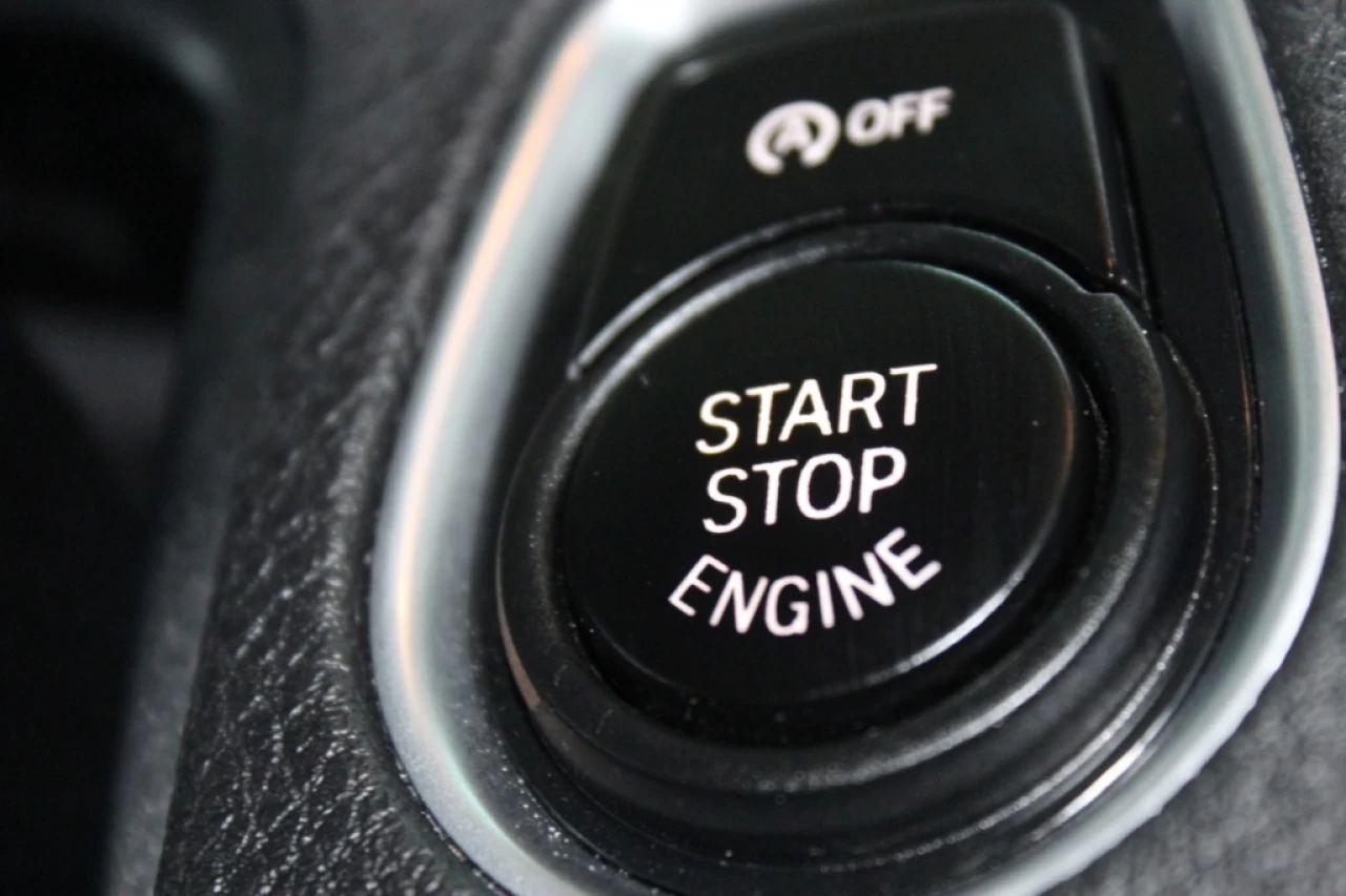 2016 BMW 3 Series 320i xDrive AWD CUIR **APPROUVÉ À 99.9%** Image principale