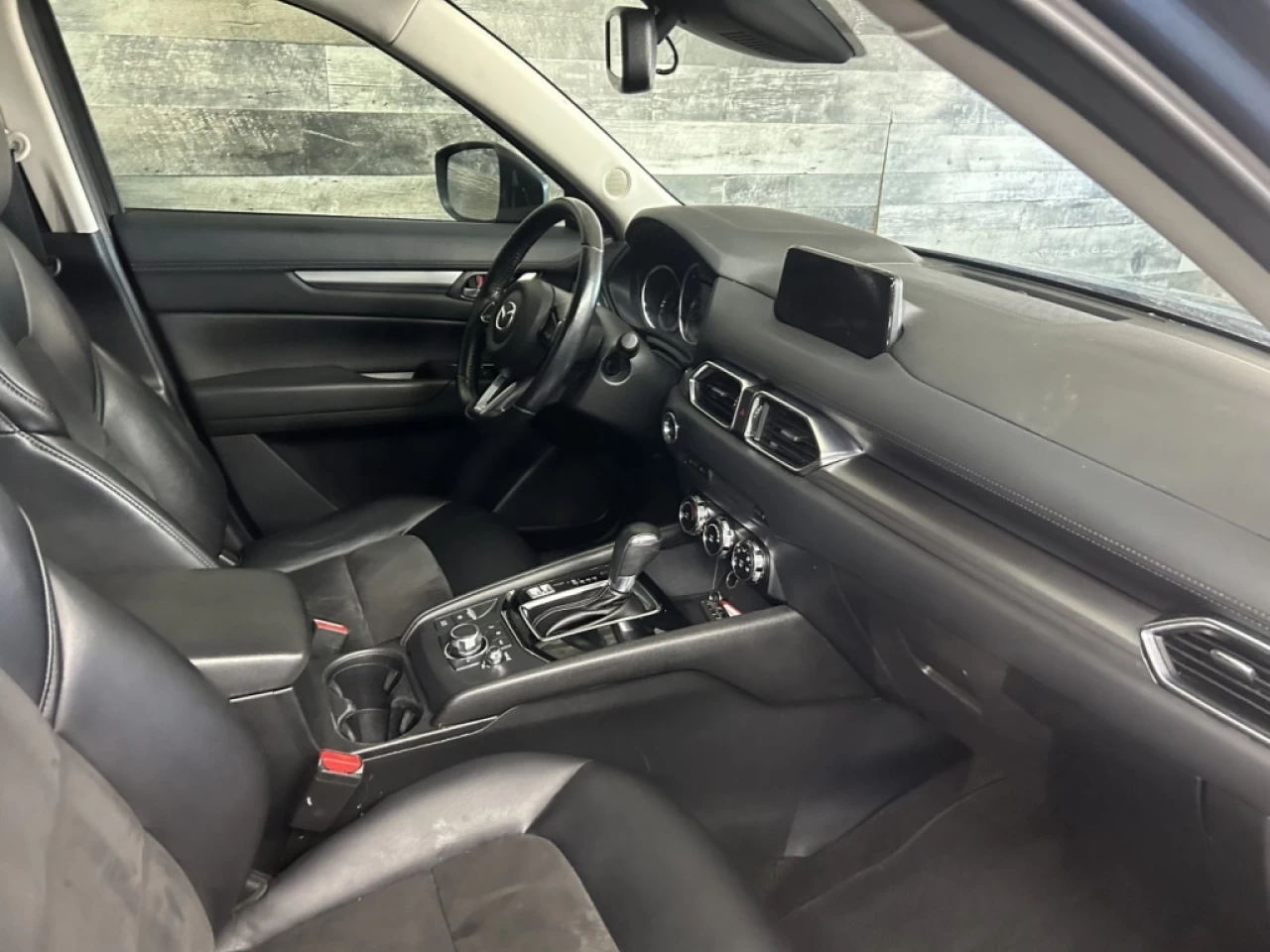 2018 Mazda CX-5 GS AWD NAV CUIR **APPROUVÉE 99,9%** Image principale
