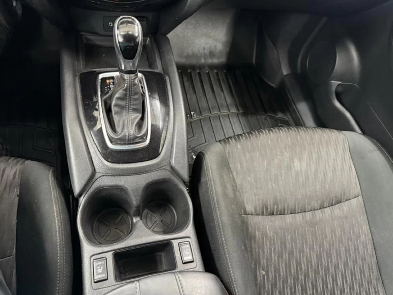 2020 Nissan Rogue SV Awd Cam de recul mags  ** APPROUVÉE 99,9% ** Image principale