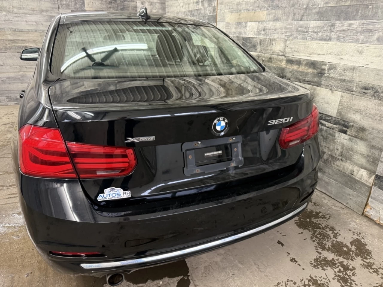 2017 BMW 3 Series 320i xDrive AWD CUIR TOIT **APPRUVÉ À 99.9%** Image principale