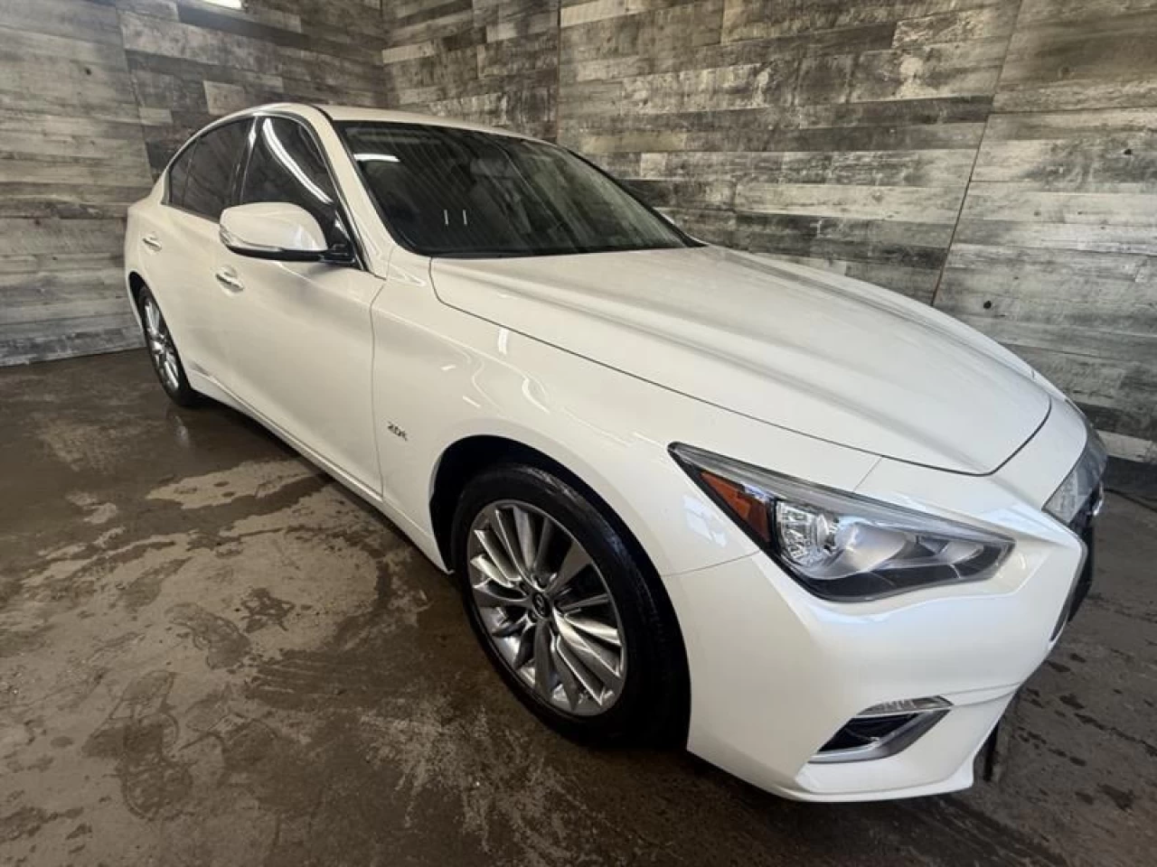 2018 Infiniti Q50 2.0t LUXE AWD CUIR TOIT NAV ** APPROUVÉ À 99.9% ** Image principale