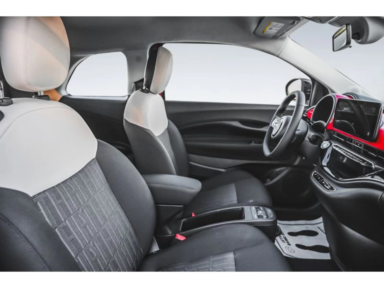 2026 Fiat 500E Pop FWD EV TOUT RABAIS INCLUS (PAVE + ROULEZ VERT) Main Image