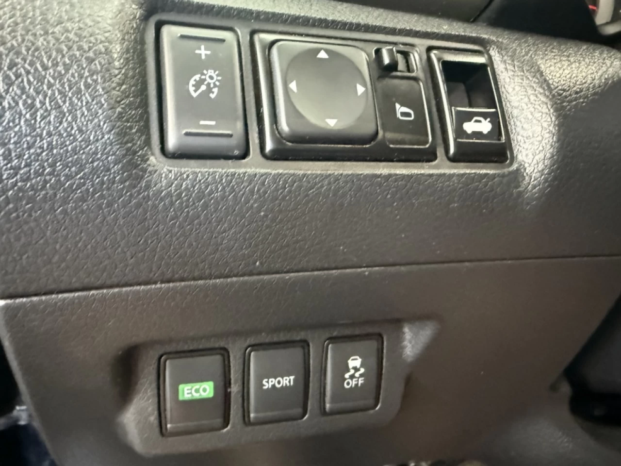 2018 Nissan Sentra SV AUTO TOIT CAM DE RECUL **APPROUVÉ À 99.9%** Image principale