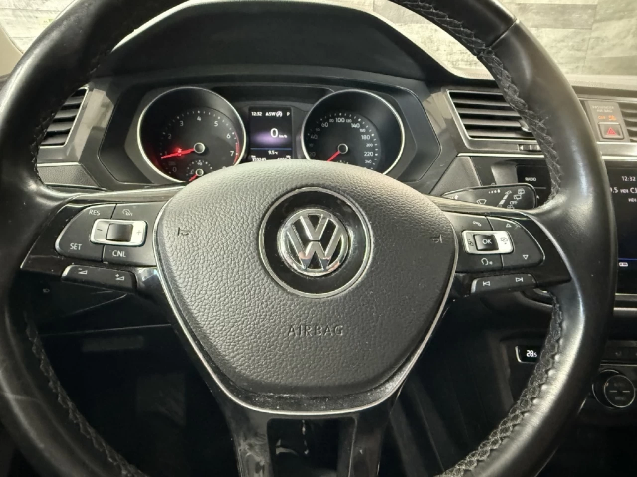 2018 Volkswagen Tiguan Comfortline CUIR AWD NAV TOIT PANO **APPROUVÉ À 99 Image principale