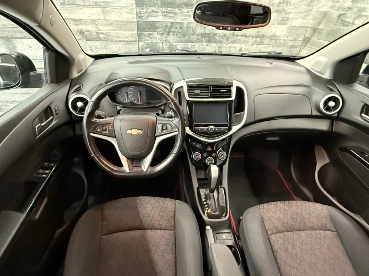 2017 Chevrolet Sonic LT Toit Cam de recul **ApprouvÉ À 99.9%** Image principale