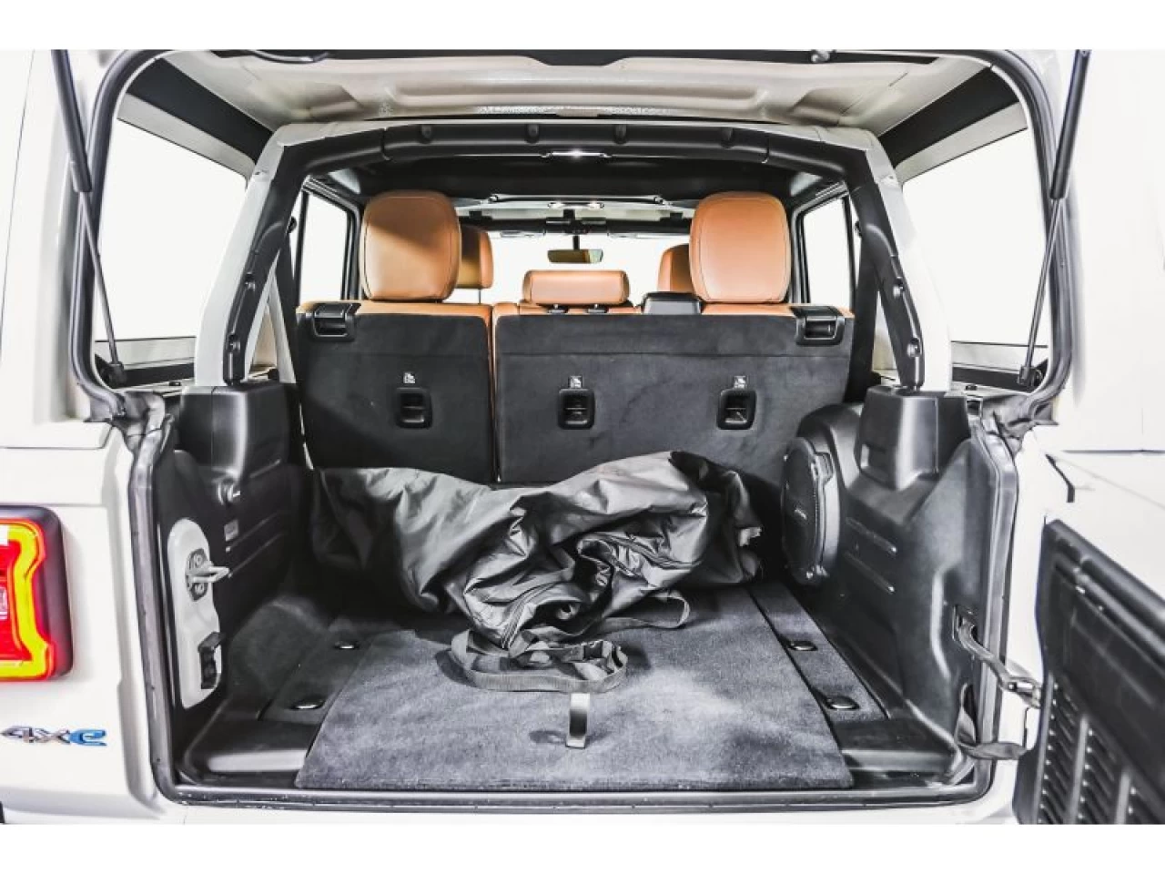 2021 Jeep Wrangler 4XE Unlimited Sahara 4x4F GROUPE REMORQUAGE Image principale