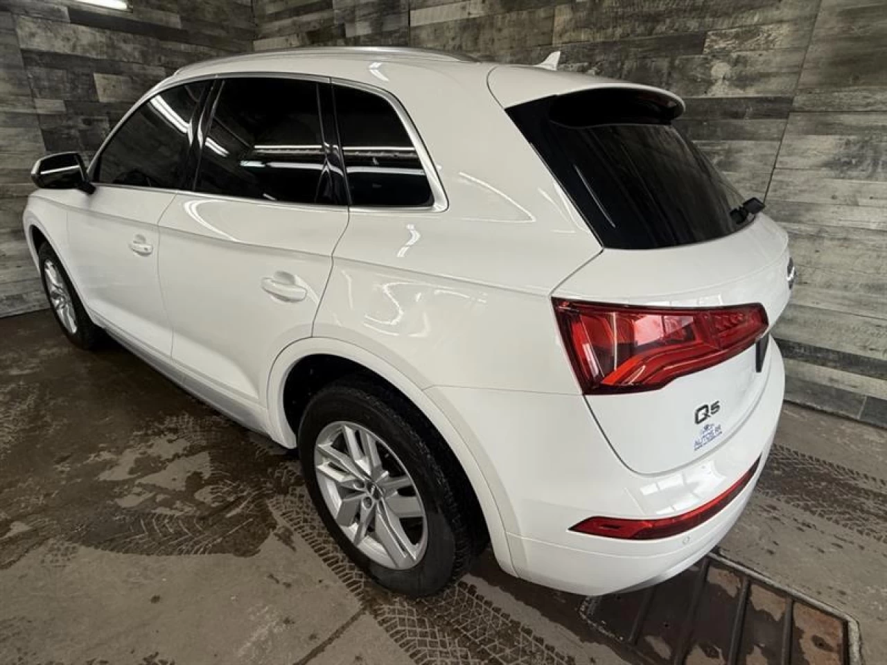 2019 Audi Q5 Komfort AWD CUIR ** APPROUVÉ À 99.9% ** Main Image