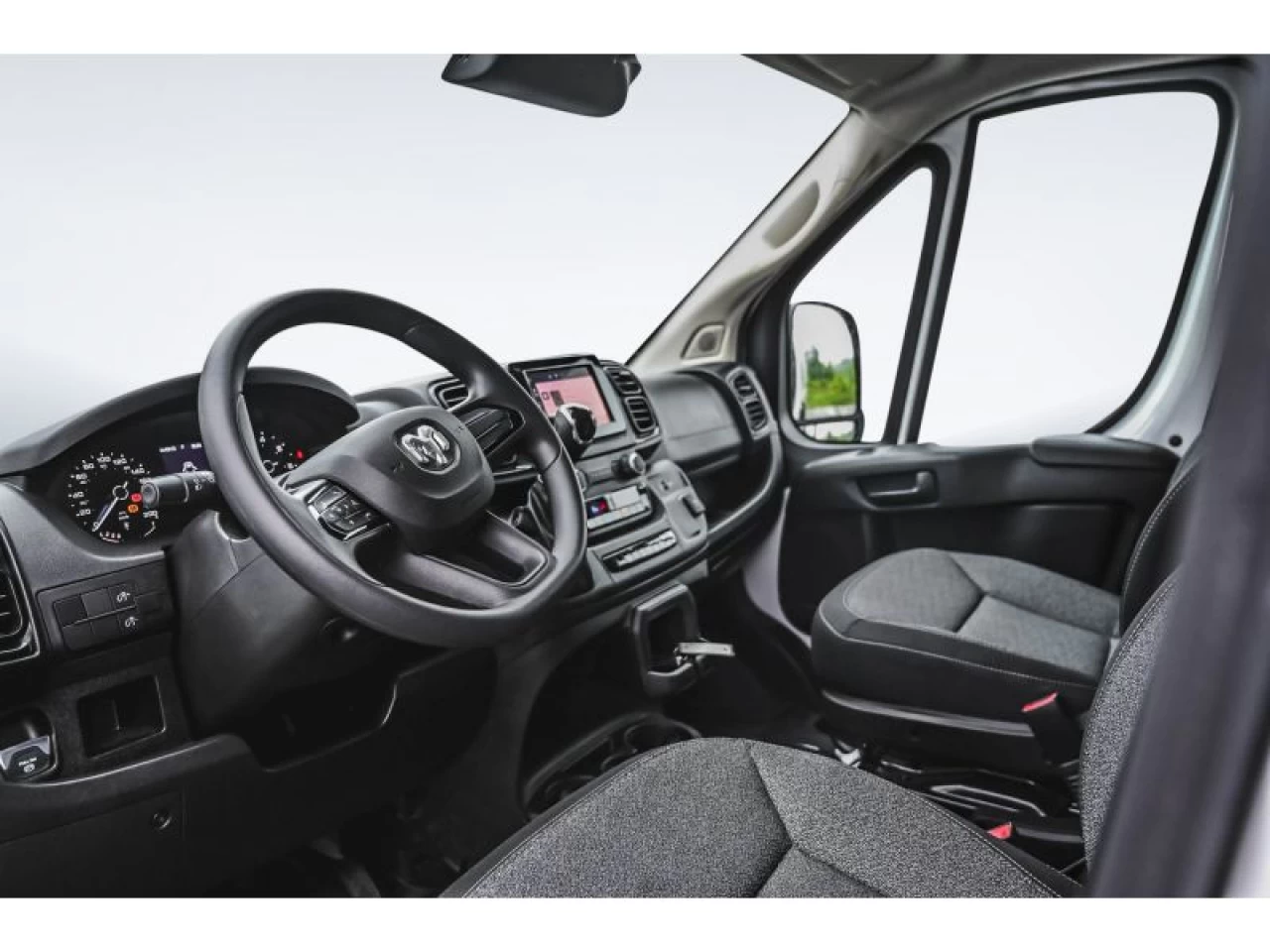 2025 Dodge Ram Tradesman 3500 High Roof Ext 159" WB w/Pass Seat Image principale