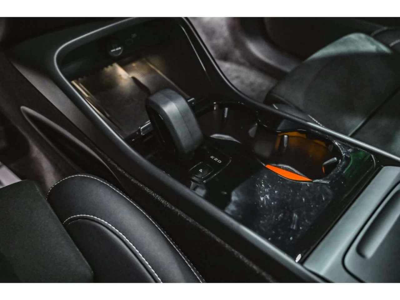 2023 Volvo C40 Twin eAWD Plus Image principale