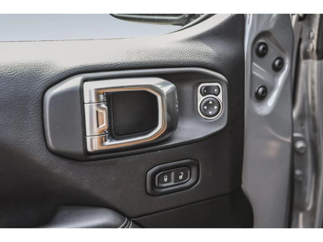 2022 Jeep Wrangler 4XE Sahara 4X4 GROUPE TEMPS FROID ATTELAGE REMORQU Image principale