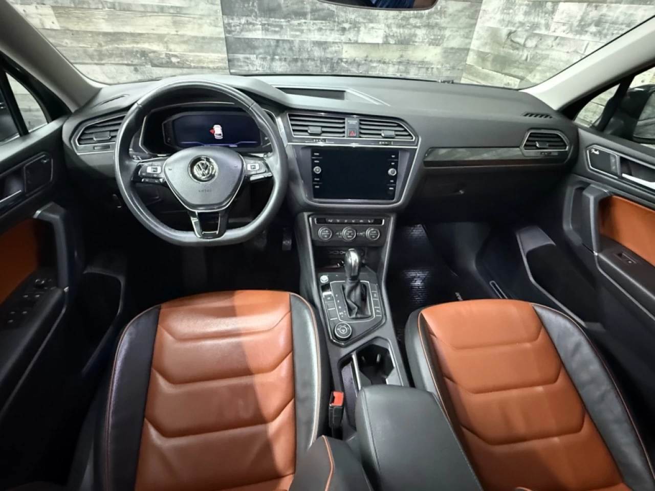 2020 Volkswagen Tiguan Highline AWD CUIR TOIT NAV **APPORUVÉ À 99.9%** Image principale