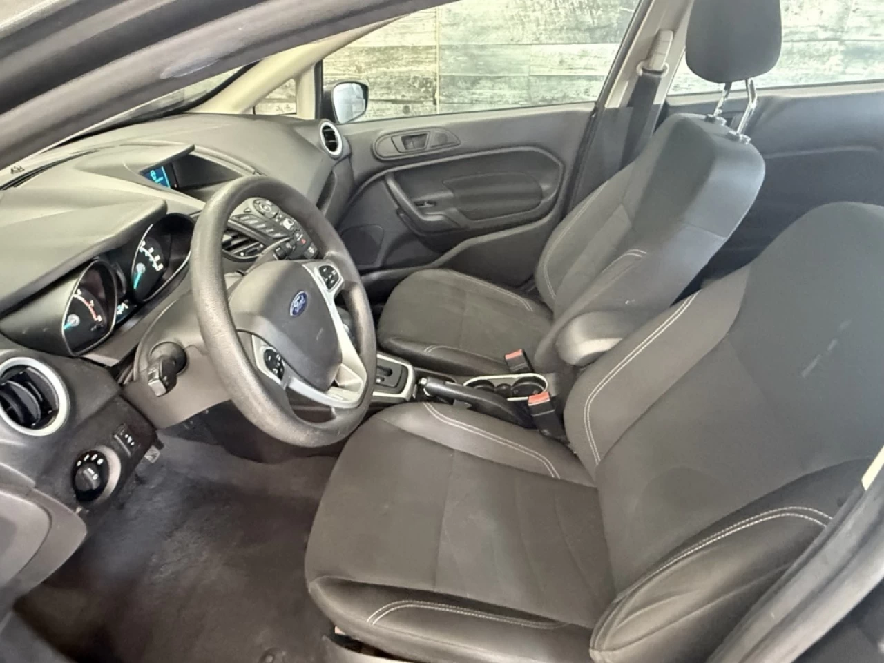 2017 Ford Fiesta SE AUTO BLUETOOTH S,CHAUFFANT **APPROUVÉE 99,9%** Image principale