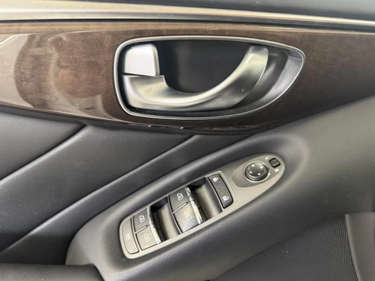 2018 Infiniti Q50 2.0t LUXE AWD CUIR TOIT NAV ** APPROUVÉ À 99.9% ** Image principale