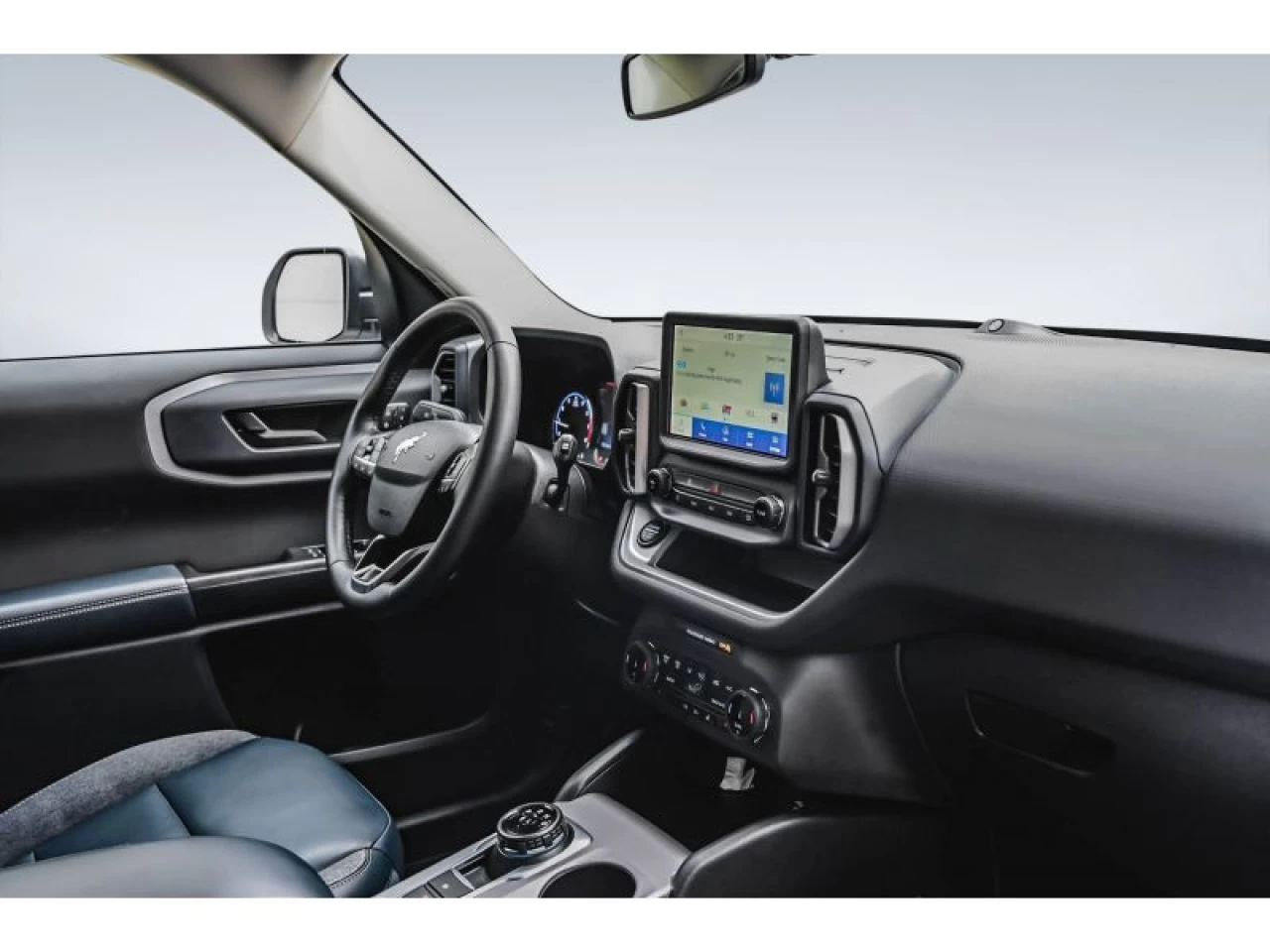 2024 Ford Bronco Outer Banks 4x4 TECH PACKAGE Image principale