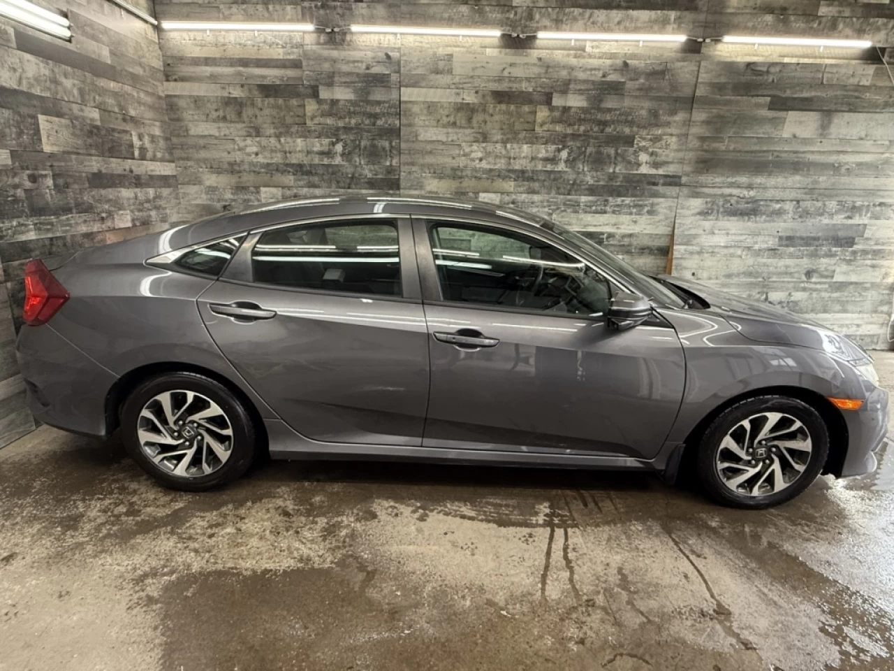 2016 Honda Civic Sedan EX AUTO TOIT CAM BLUETOOTH **APPROUVÉE 99,9%** Image principale