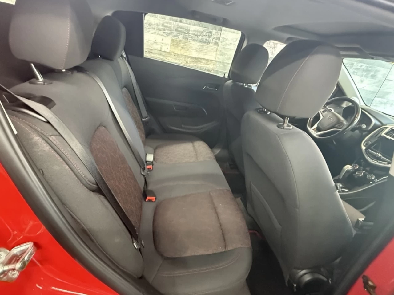 2018 Chevrolet Sonic LT AUTO TOIT CAM DE RECUL **APPROUVÉ À 99.9%** Image principale