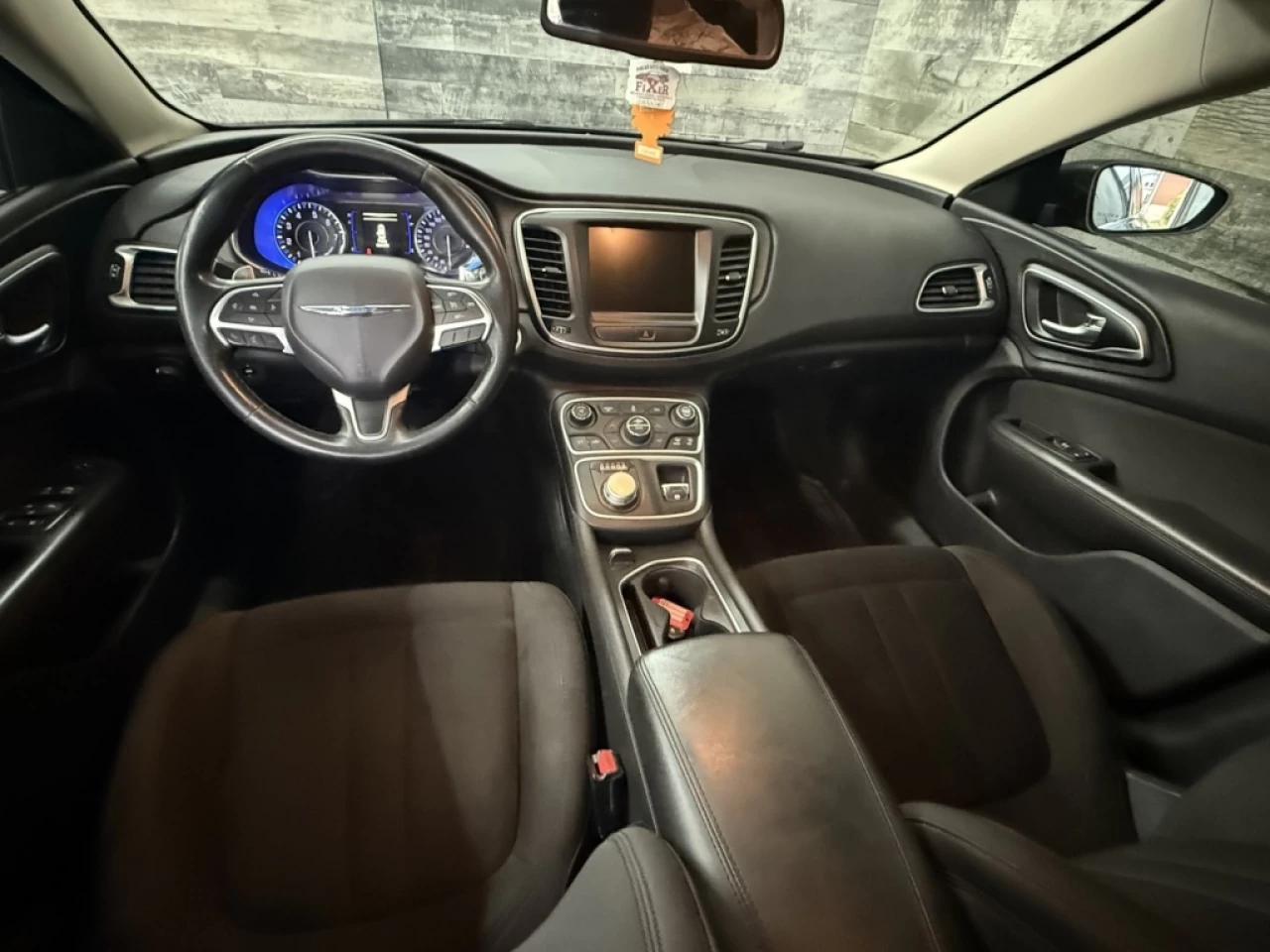 2016 Chrysler 200 LimitÉe CAMÉRA DE RECUL BLUETOOTH **APPROUVÉ À 99. Main Image