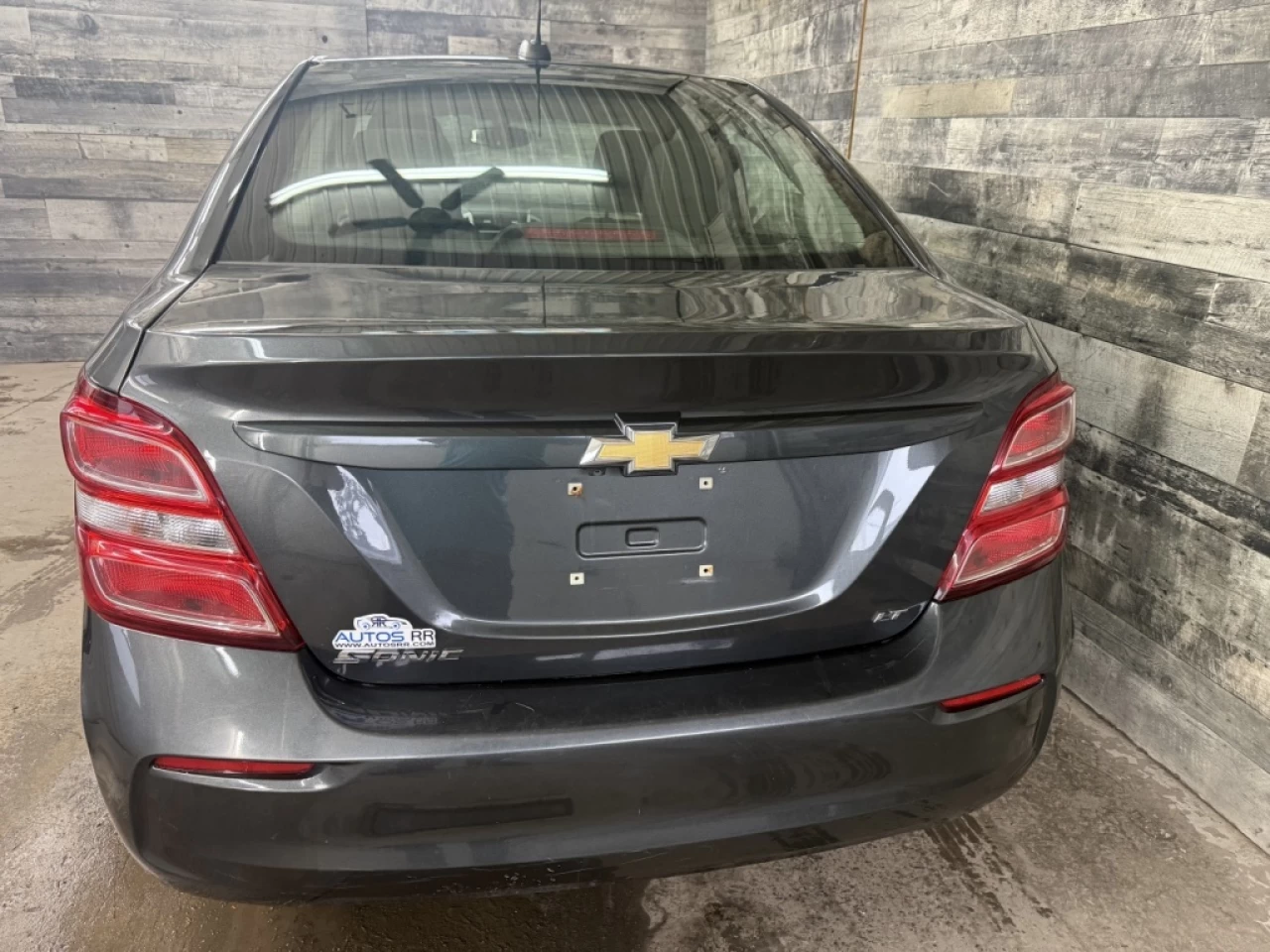 2018 Chevrolet Sonic LT Auto Apple carplay/Android **ApprouvÉ À 99.9%** Image principale