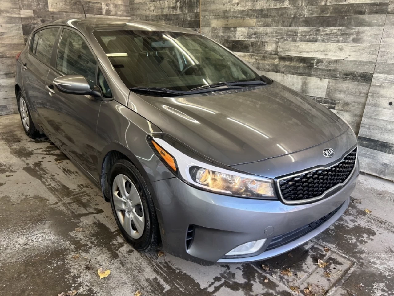 2017 Kia Forte LX+ BLUETOOTH CAM DE RECUL S. CHAUFFANT **APPROUVÉ Image principale
