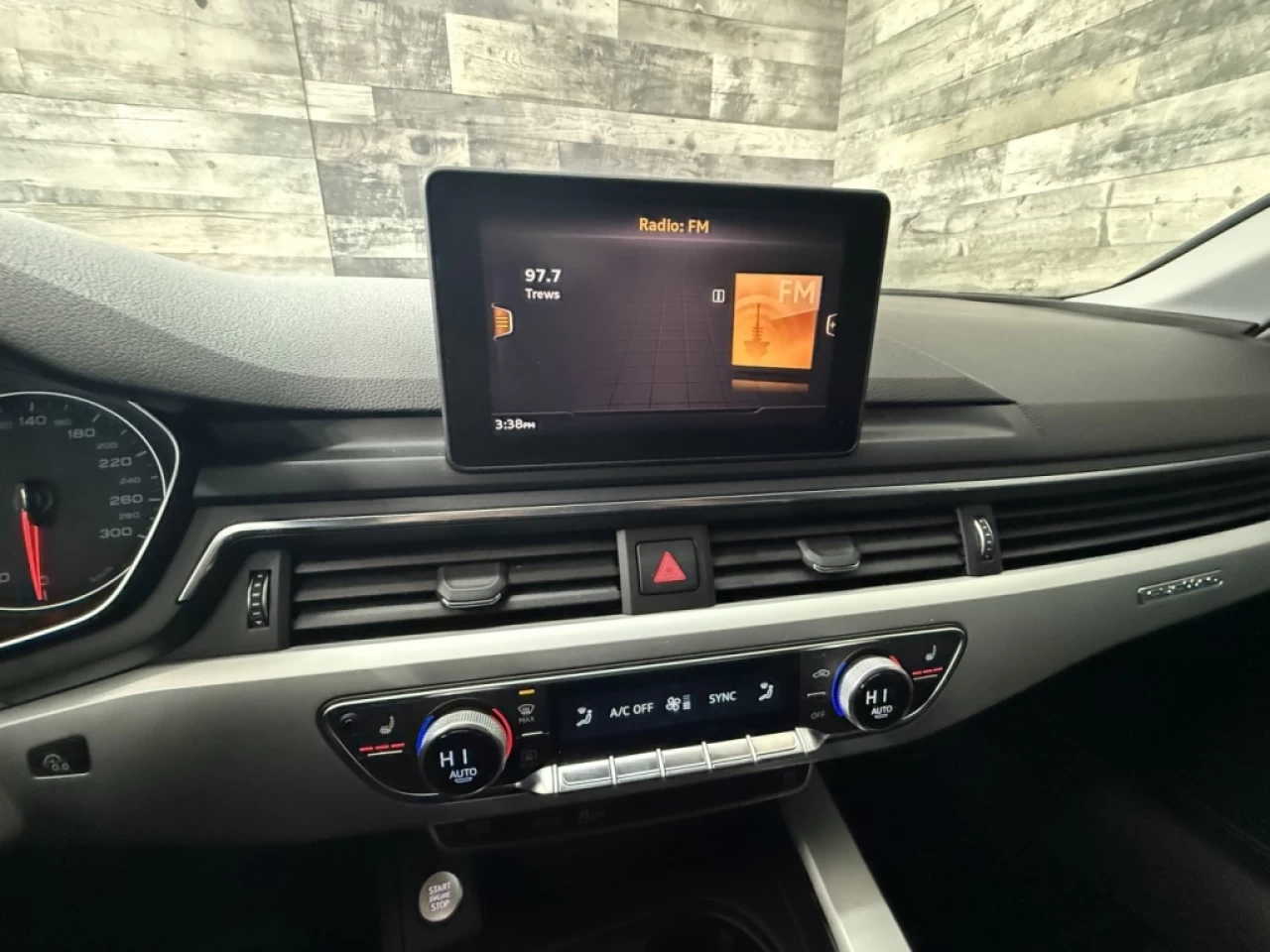 2018 Audi A4 Komfort S TRONIC AWD CUIR TOIT **APPROUVÉ À 99.9%* Image principale