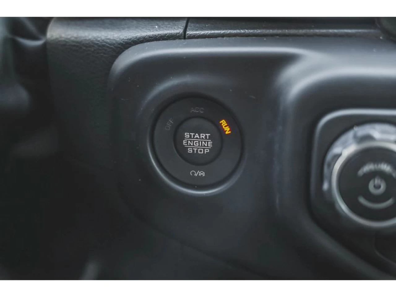 2023 Jeep Wrangler Sahara 4 Door 4x4 V6 GROUPE TEMPS FROID Image principale