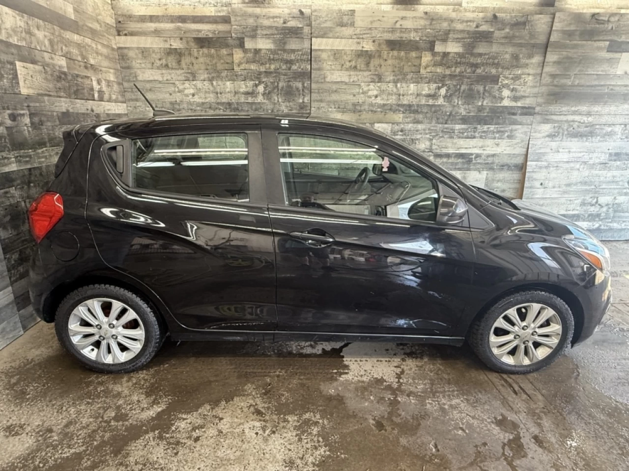 2017 Chevrolet Spark LT AUTO BLUETOOTH MAGS **APPROUVÉ À 99.9%** Image principale