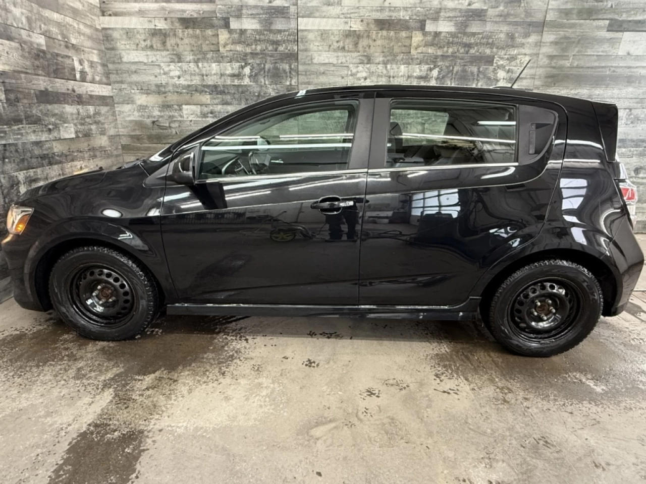 2017 Chevrolet Sonic LT Toit Cam de recul **ApprouvÉ À 99.9%** Image principale