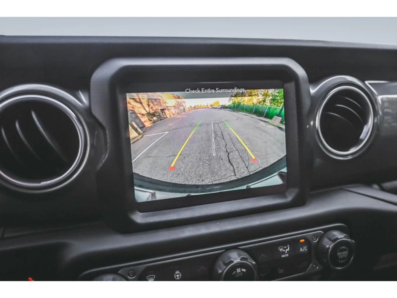 2023 Jeep Wrangler Sahara 4 Door 4x4 V6 GROUPE TEMPS FROID Image principale