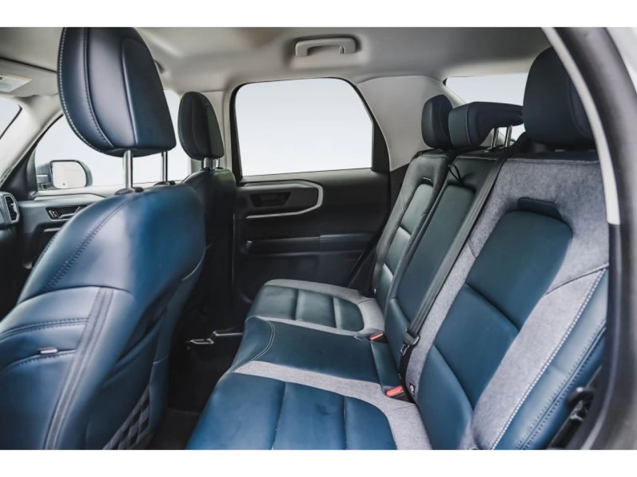 2024 Ford Bronco Outer Banks 4x4 TECH PACKAGE Image principale