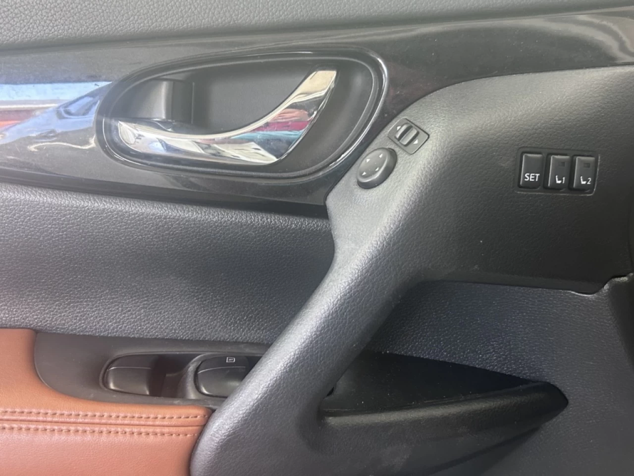 2018 Nissan Rogue SL AWD AUTO NAV TOIT CUIR **APPROUVÉE 99,9%** Image principale