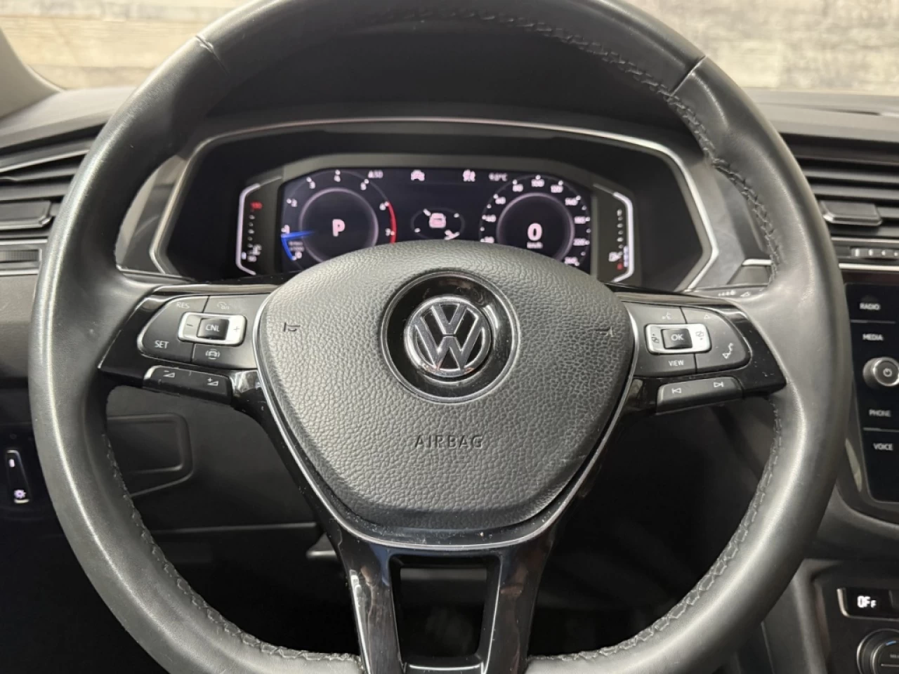 2020 Volkswagen Tiguan Highline AWD CUIR TOIT NAV **APPORUVÉ À 99.9%** Image principale