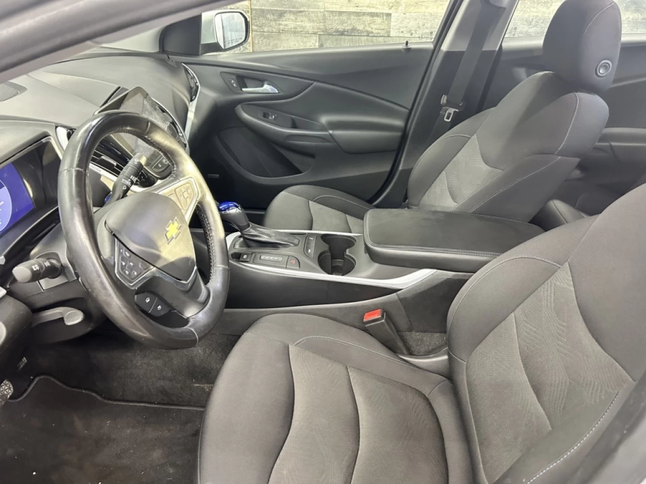 2019 Chevrolet Volt LT HYBRID **APPROUVÉ À 99.9%** Image principale