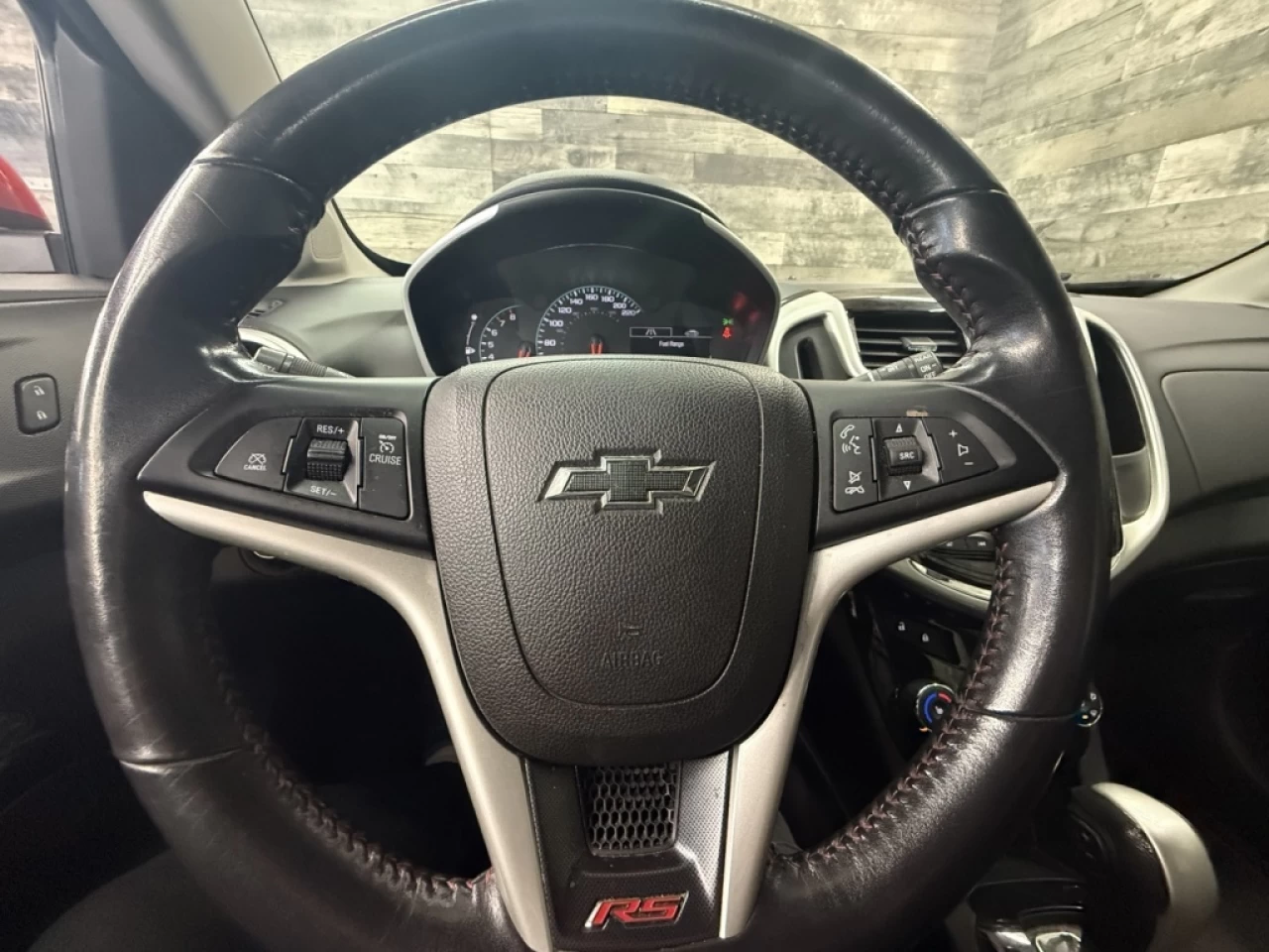 2018 Chevrolet Sonic LT AUTO TOIT CAM DE RECUL **APPROUVÉ À 99.9%** Image principale