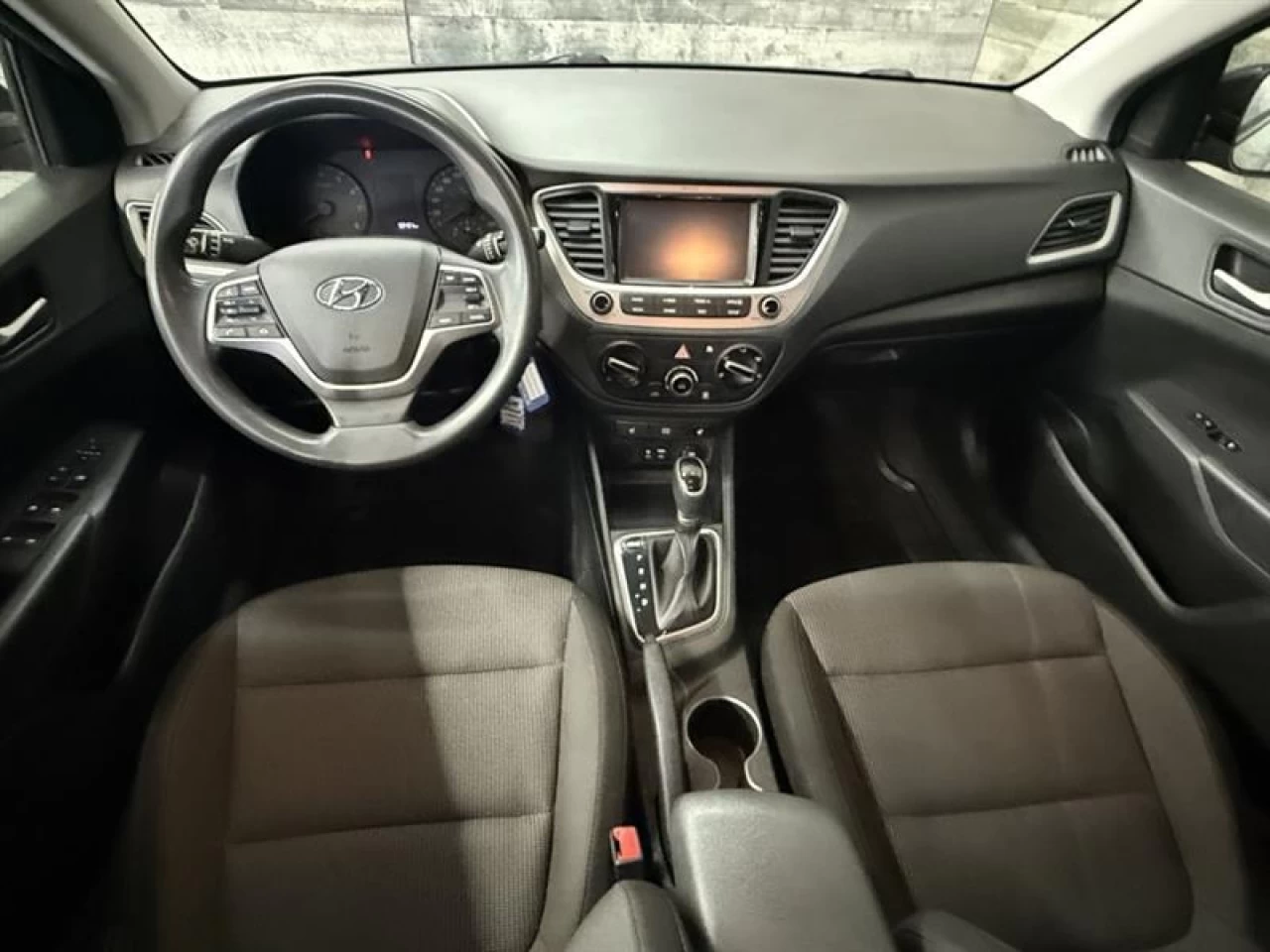 2019 Hyundai Accent Ultimate Bluetooth Volant et sieges chauffant **AP Main Image