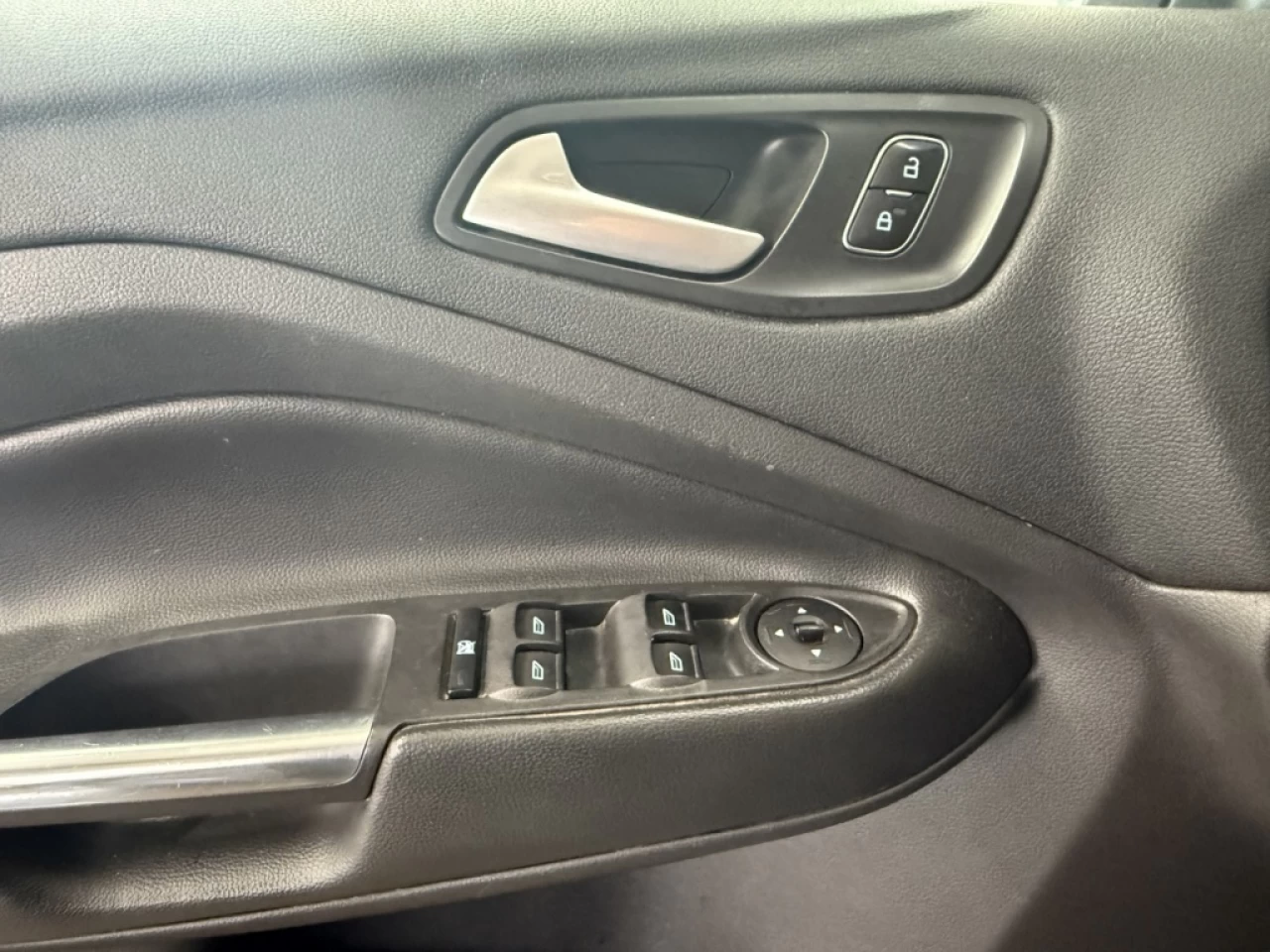 2018 Ford Escape SE AWD CAM DE RECUL **APPROUVÉ À 99.9%** Image principale