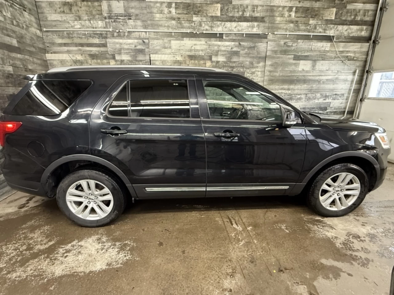 2018 Ford Explorer XLT Awd Toit Cuir bluetooth **ApprouvÉe 99,9%** Image principale