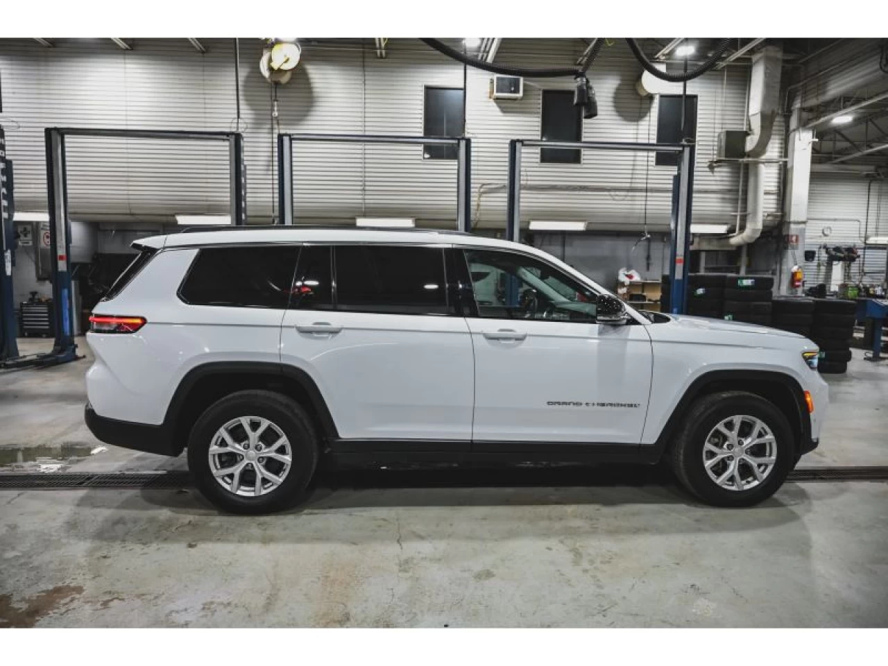 2023 Jeep Grand Cherokee L Limited 4x4 LUXURY TECH GROUP Image principale