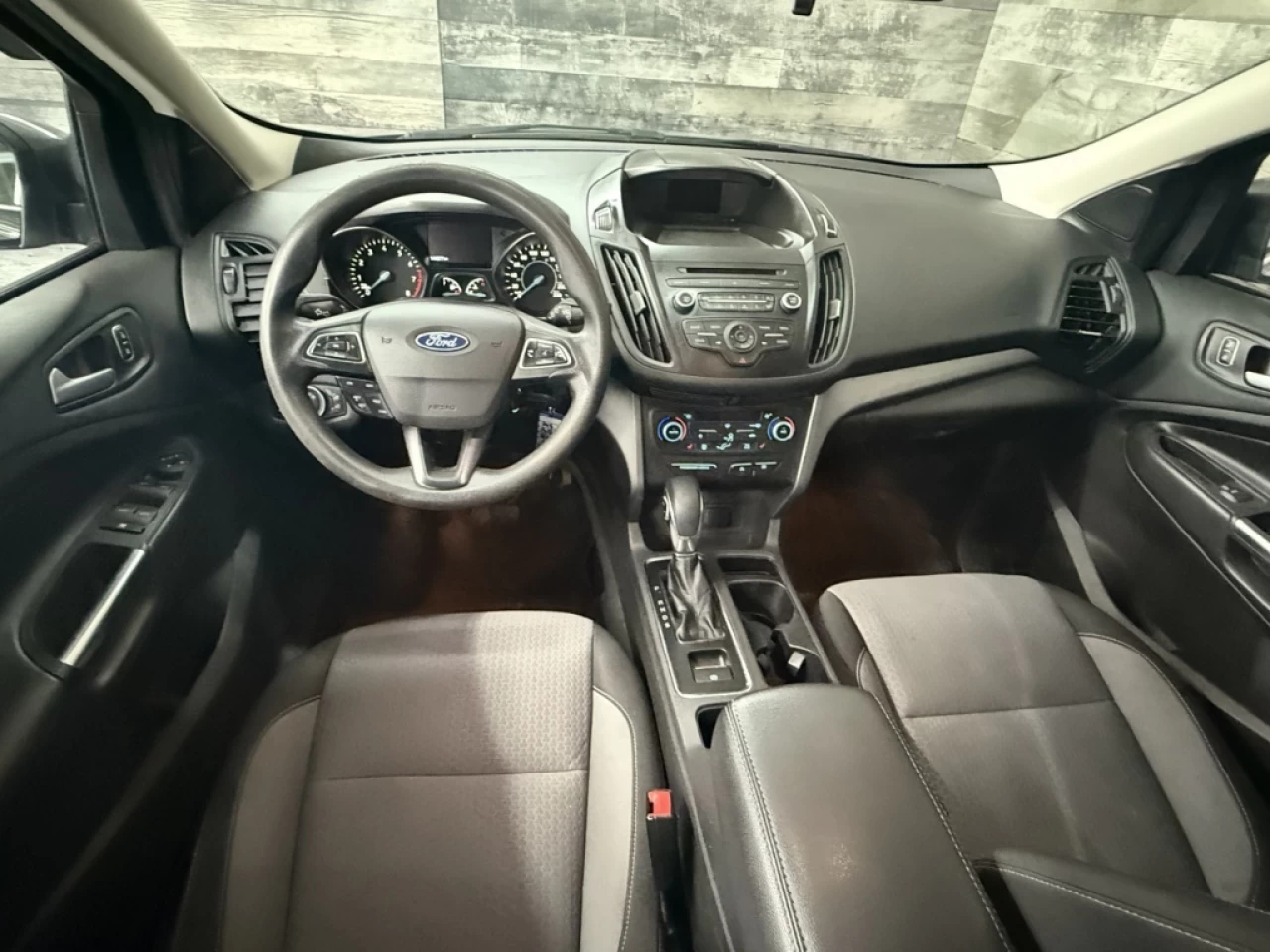 2018 Ford Escape SE AWD CAM DE RECUL **APPROUVÉ À 99.9%** Image principale