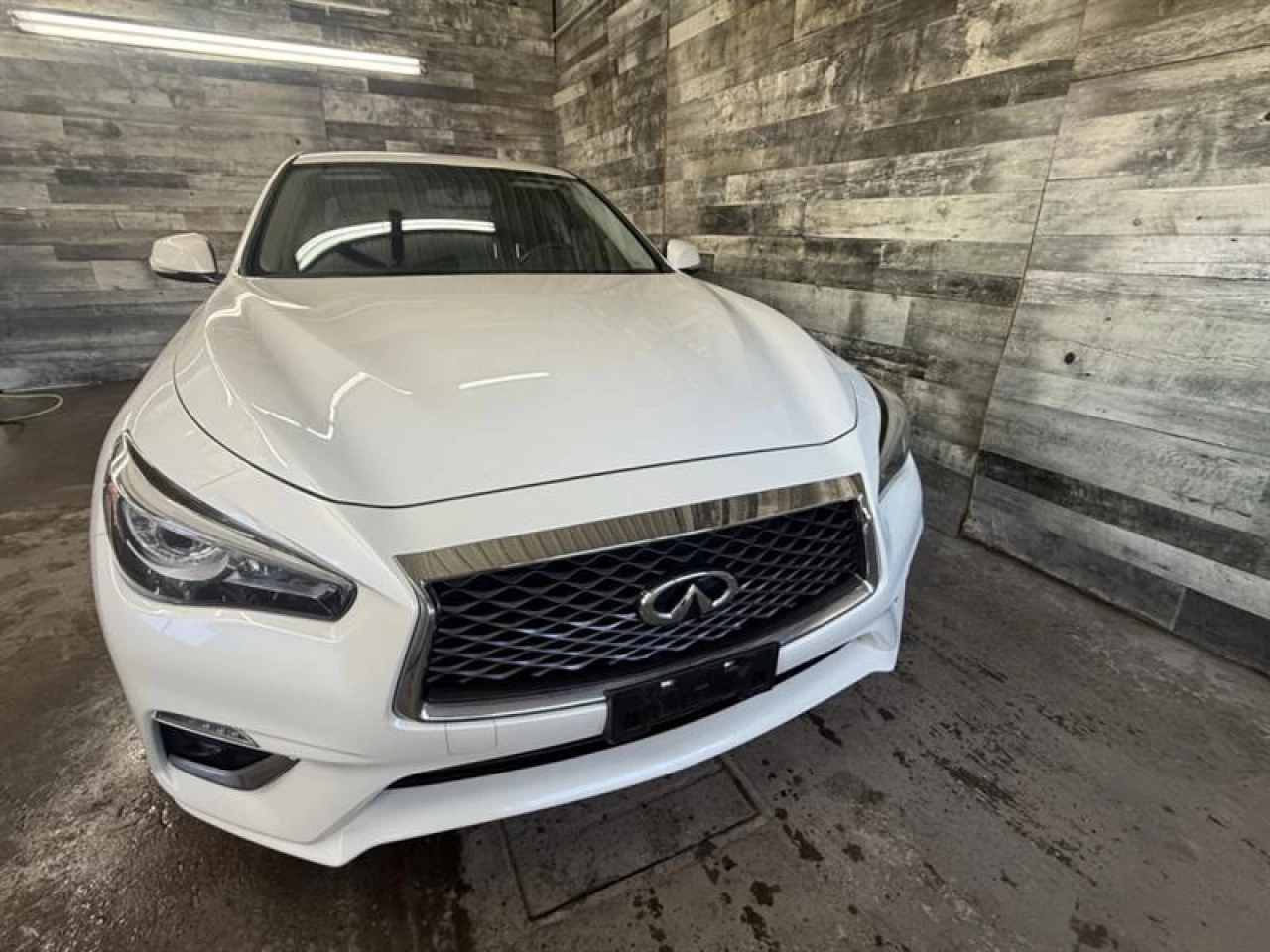 2018 Infiniti Q50 2.0t LUXE AWD CUIR TOIT NAV ** APPROUVÉ À 99.9% ** Image principale