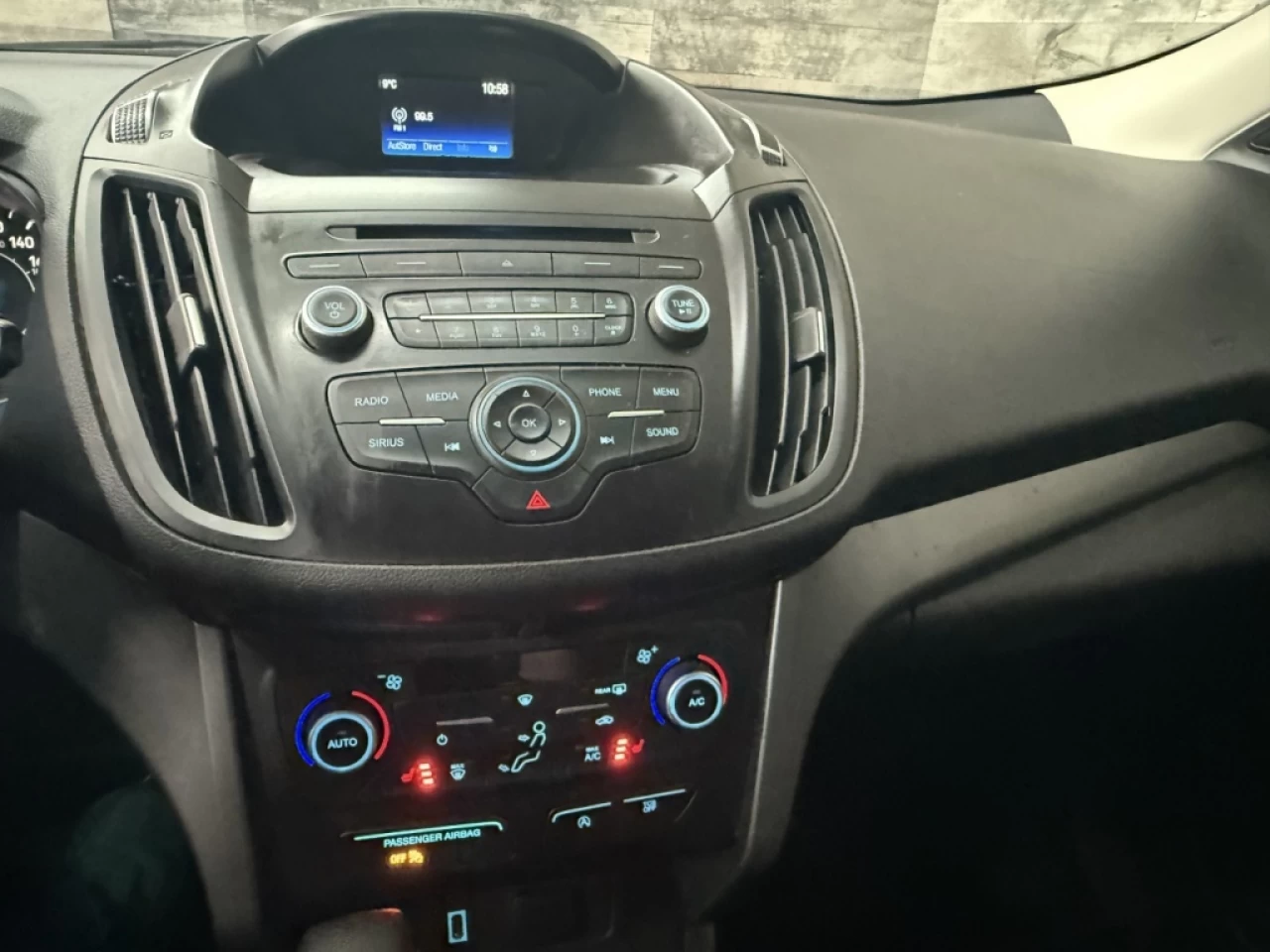 2018 Ford Escape SE AWD CAM DE RECUL **APPROUVÉ À 99.9%** Image principale