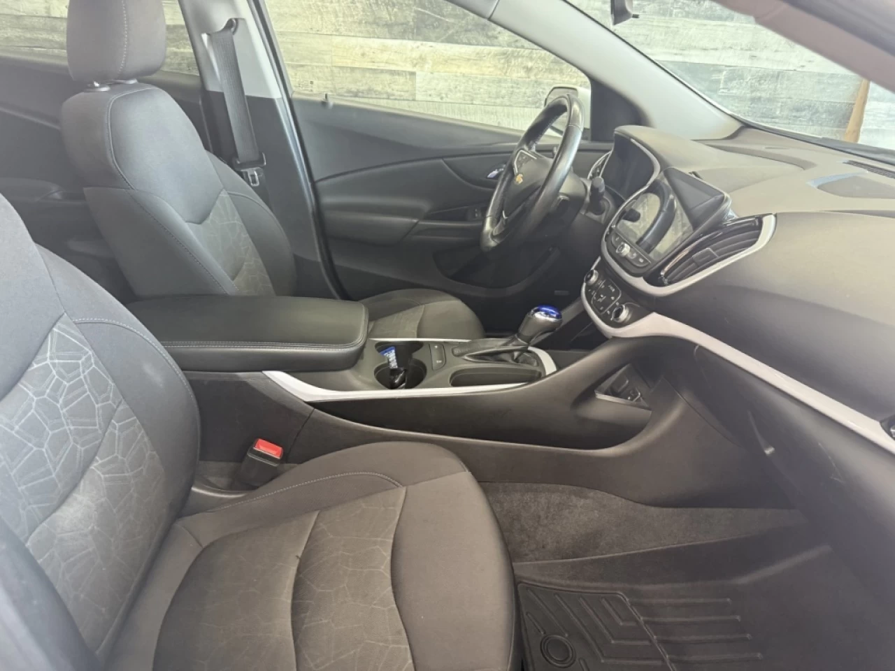 2018 Chevrolet Volt LT AUTO BLUETOOTH **APPROUVÉ À 99.9%** Image principale