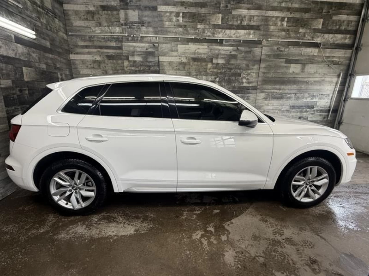 2019 Audi Q5 Komfort AWD CUIR ** APPROUVÉ À 99.9% ** Main Image