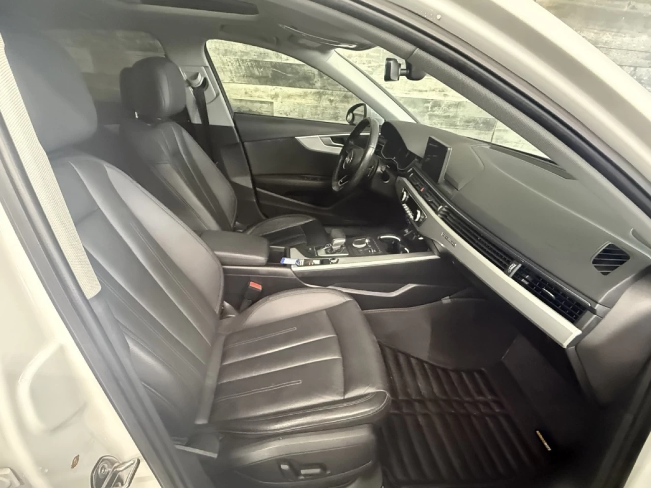 2018 Audi A4 Komfort S TRONIC AWD CUIR TOIT **APPROUVÉ À 99.9%* Image principale