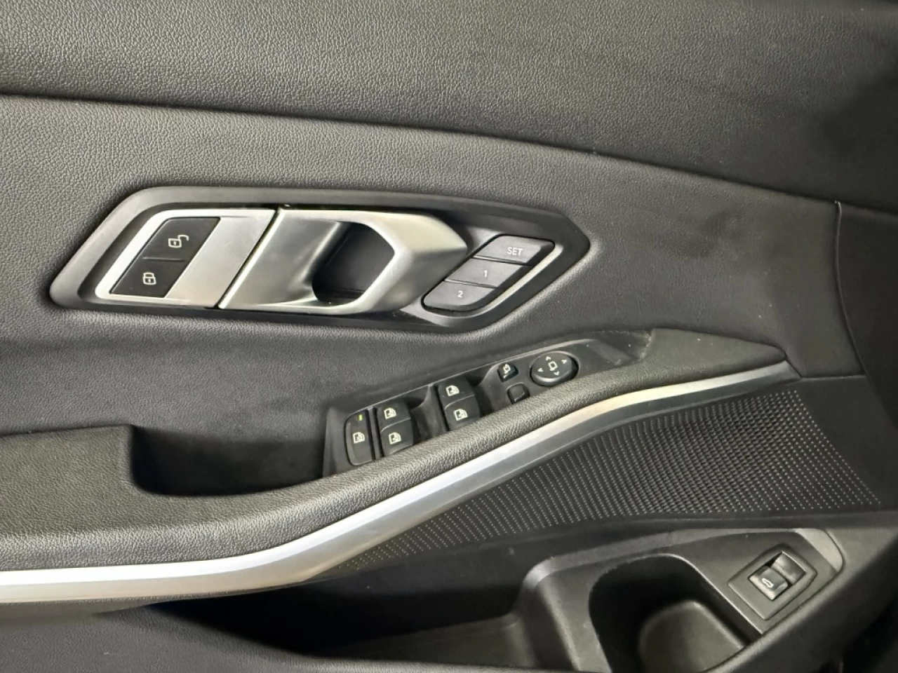 2021 BMW 3 Series 330i xDrive AWD CUIR TOIT NAV **APPROUVÉ À 99.9%** Image principale