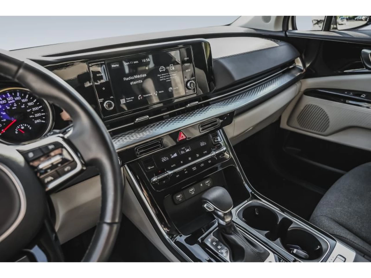 2024 Kia Carnival LX Image principale