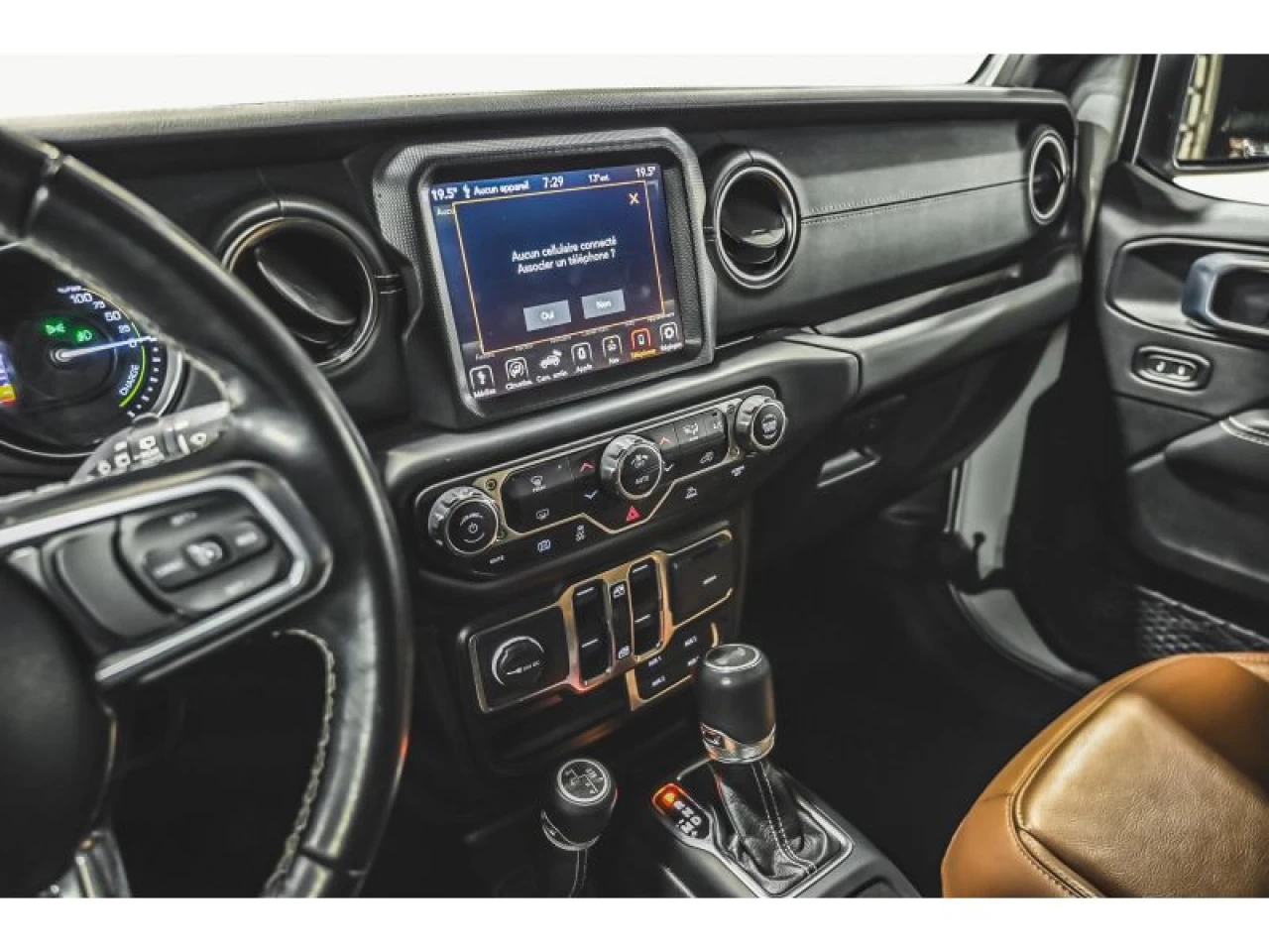 2021 Jeep Wrangler 4XE Unlimited Sahara 4x4F GROUPE REMORQUAGE Image principale