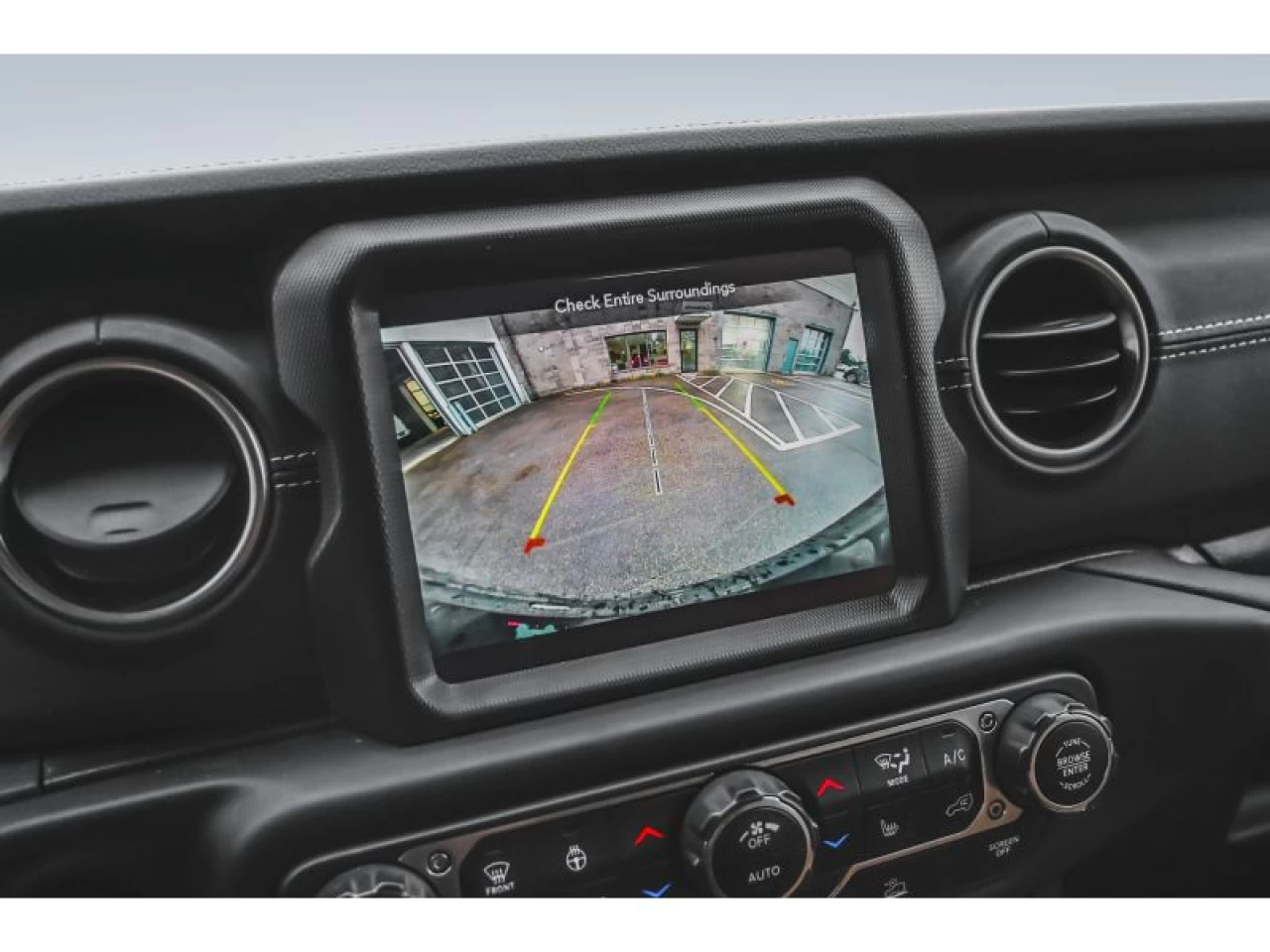 2022 Jeep Wrangler 4xe Unlimited Sahara 4x4 hybride Image principale