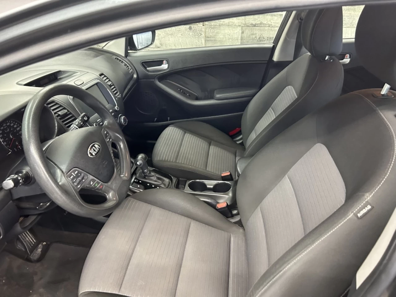 2017 Kia Forte LX+ BLUETOOTH CAM DE RECUL S. CHAUFFANT **APPROUVÉ Image principale